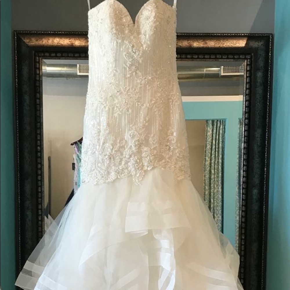 Allure Bridals Wedding Dress NWOT!